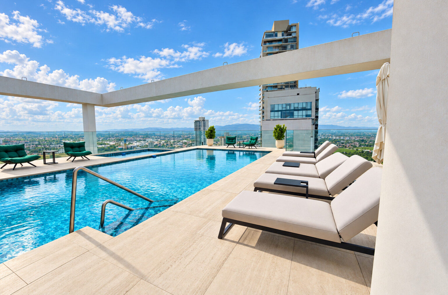 Terraza rooftop de lujo con piscina infinita